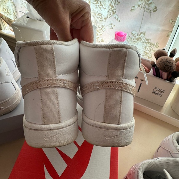 Gentle used Nike high top - Picture 4 of 4